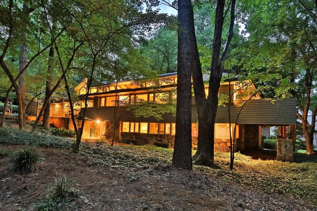 1025 Riverside Trace, Sandy Springs, Georgia 30328, 4 Bedrooms Bedrooms, ,3 BathroomsBathrooms,Residential,Sold,1025 Riverside Trace,6760457