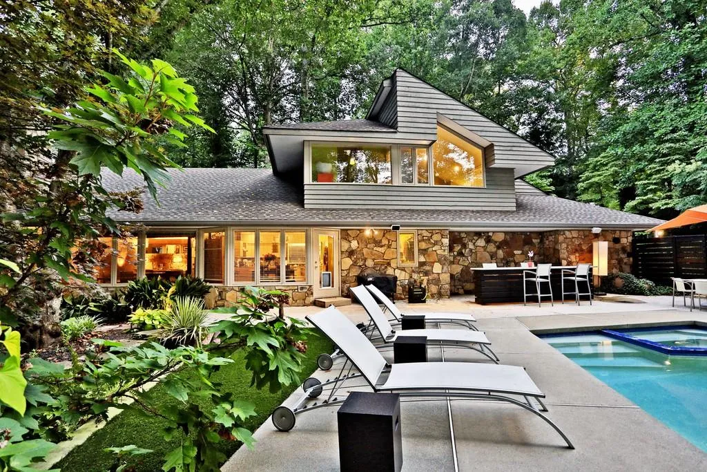 1025 Riverside Trace, Sandy Springs, Georgia 30328, 4 Bedrooms Bedrooms, ,3 BathroomsBathrooms,Residential,Sold,1025 Riverside Trace,6760457