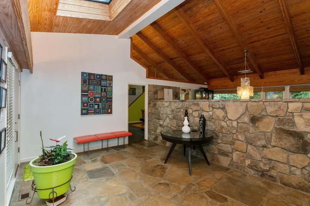 1025 Riverside Trace, Sandy Springs, Georgia 30328, 4 Bedrooms Bedrooms, ,3 BathroomsBathrooms,Residential,Sold,1025 Riverside Trace,6760457