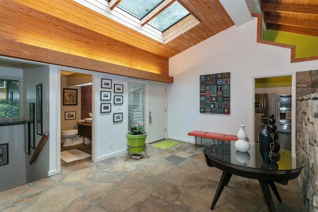 1025 Riverside Trace, Sandy Springs, Georgia 30328, 4 Bedrooms Bedrooms, ,3 BathroomsBathrooms,Residential,Sold,1025 Riverside Trace,6760457