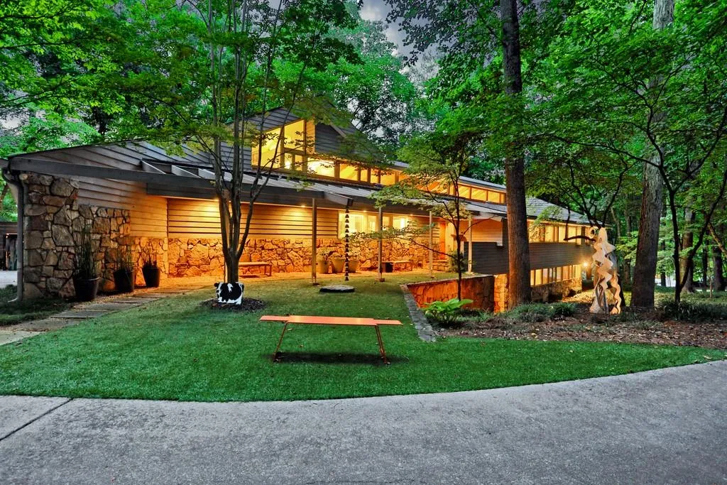 1025 Riverside Trace, Sandy Springs, Georgia 30328, 4 Bedrooms Bedrooms, ,3 BathroomsBathrooms,Residential,Sold,1025 Riverside Trace,6760457