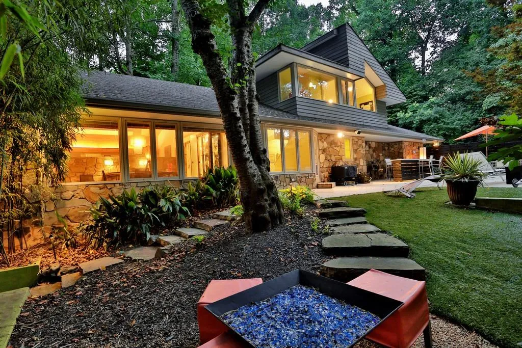 1025 Riverside Trace, Sandy Springs, Georgia 30328, 4 Bedrooms Bedrooms, ,3 BathroomsBathrooms,Residential,Sold,1025 Riverside Trace,6760457