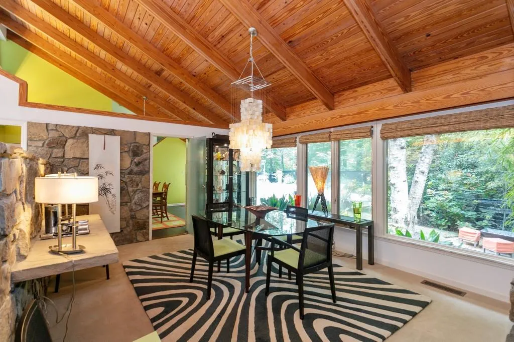 1025 Riverside Trace, Sandy Springs, Georgia 30328, 4 Bedrooms Bedrooms, ,3 BathroomsBathrooms,Residential,Sold,1025 Riverside Trace,6760457