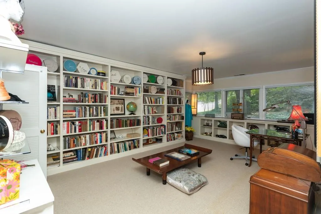 1025 Riverside Trace, Sandy Springs, Georgia 30328, 4 Bedrooms Bedrooms, ,3 BathroomsBathrooms,Residential,Sold,1025 Riverside Trace,6760457