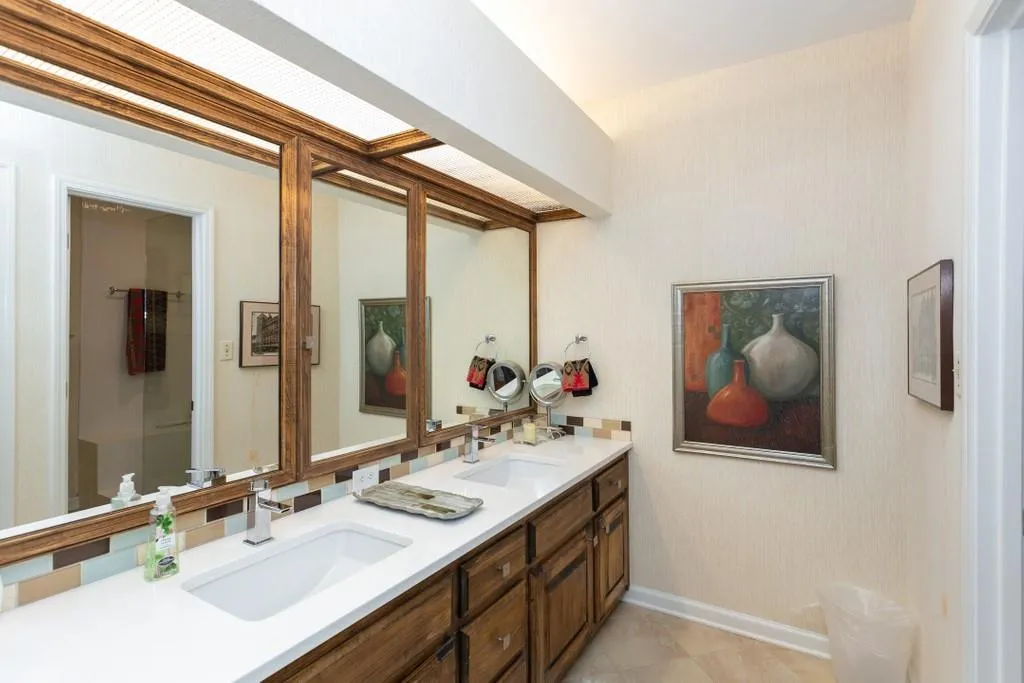 1025 Riverside Trace, Sandy Springs, Georgia 30328, 4 Bedrooms Bedrooms, ,3 BathroomsBathrooms,Residential,Sold,1025 Riverside Trace,6760457