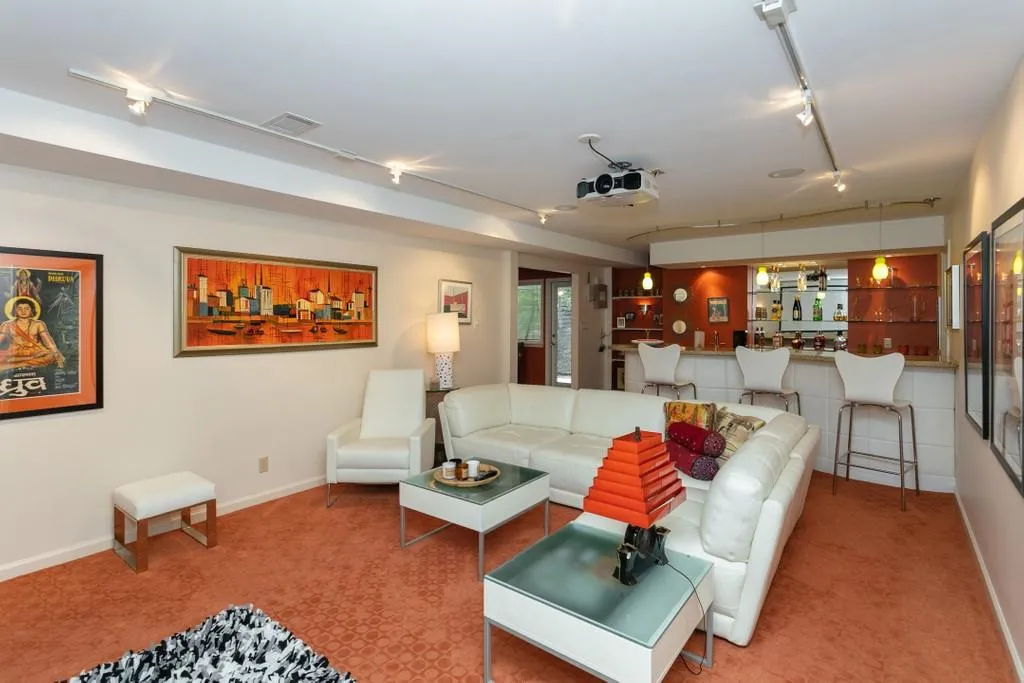 1025 Riverside Trace, Sandy Springs, Georgia 30328, 4 Bedrooms Bedrooms, ,3 BathroomsBathrooms,Residential,Sold,1025 Riverside Trace,6760457