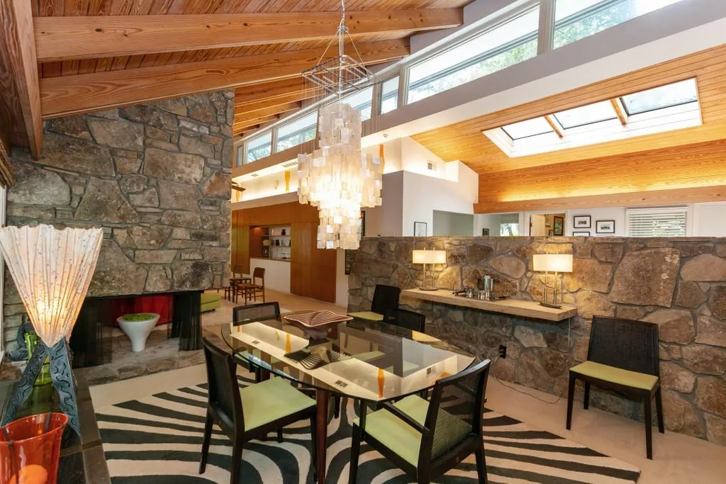 1025 Riverside Trace, Sandy Springs, Georgia 30328, 4 Bedrooms Bedrooms, ,3 BathroomsBathrooms,Residential,Sold,1025 Riverside Trace,6760457