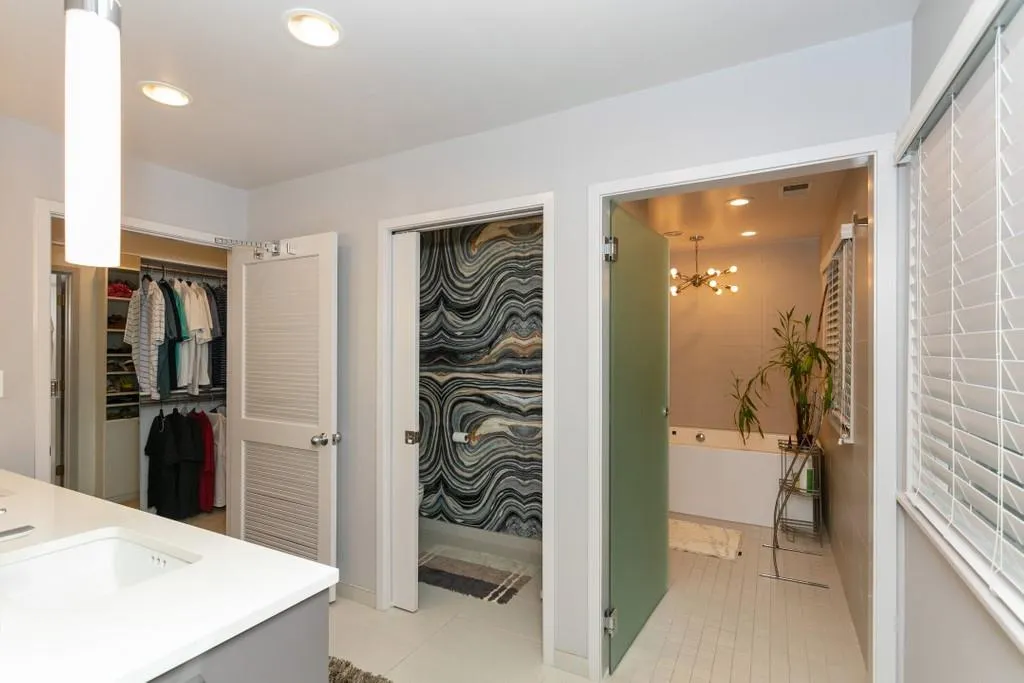 1025 Riverside Trace, Sandy Springs, Georgia 30328, 4 Bedrooms Bedrooms, ,3 BathroomsBathrooms,Residential,Sold,1025 Riverside Trace,6760457