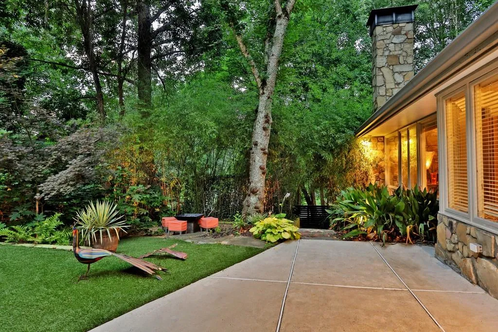 1025 Riverside Trace, Sandy Springs, Georgia 30328, 4 Bedrooms Bedrooms, ,3 BathroomsBathrooms,Residential,Sold,1025 Riverside Trace,6760457