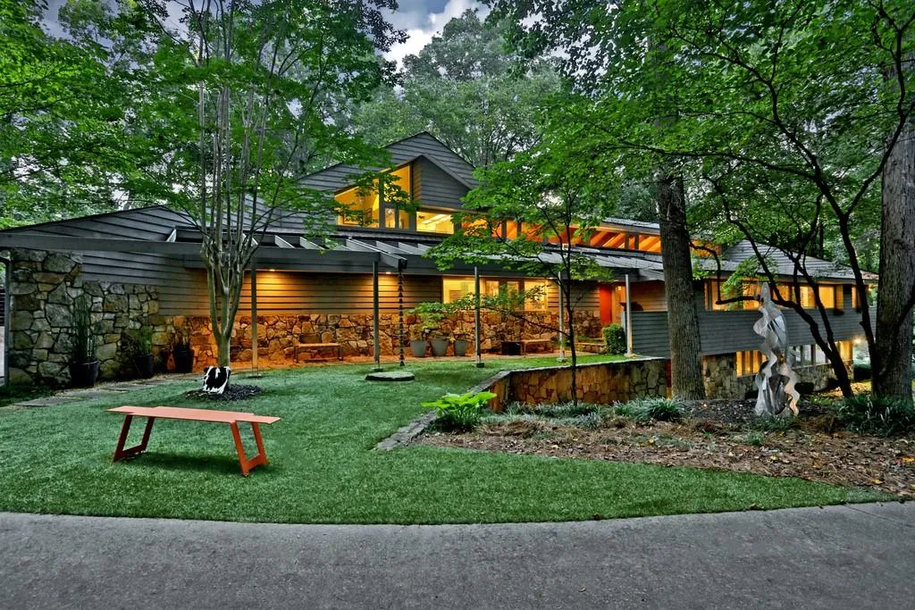 1025 Riverside Trace, Sandy Springs, Georgia 30328, 4 Bedrooms Bedrooms, ,3 BathroomsBathrooms,Residential,Sold,1025 Riverside Trace,6760457