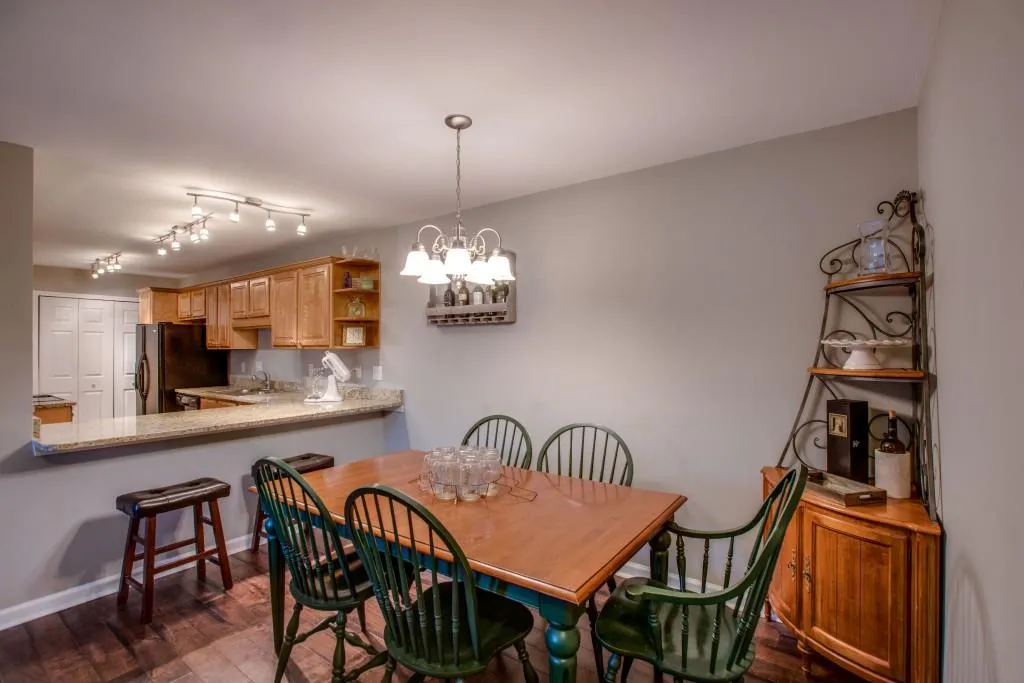 205 Brighton Point, Sandy Springs, Georgia 30328, 2 Bedrooms Bedrooms, ,2 BathroomsBathrooms,Residential,Sold,205 Brighton Point,5850882