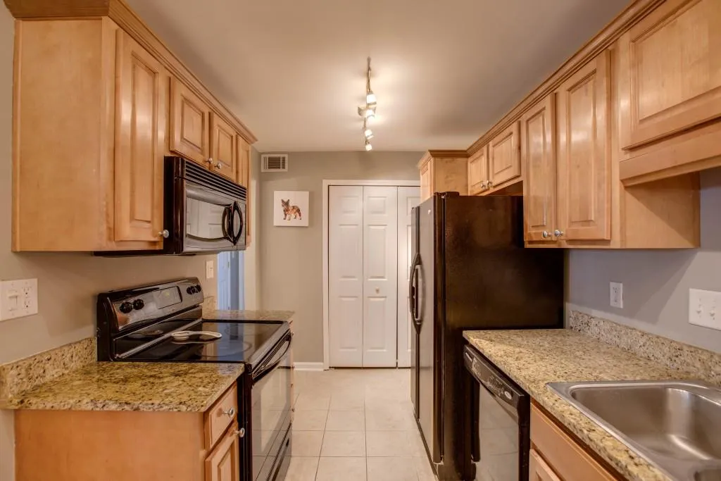 205 Brighton Point, Sandy Springs, Georgia 30328, 2 Bedrooms Bedrooms, ,2 BathroomsBathrooms,Residential,Sold,205 Brighton Point,5850882