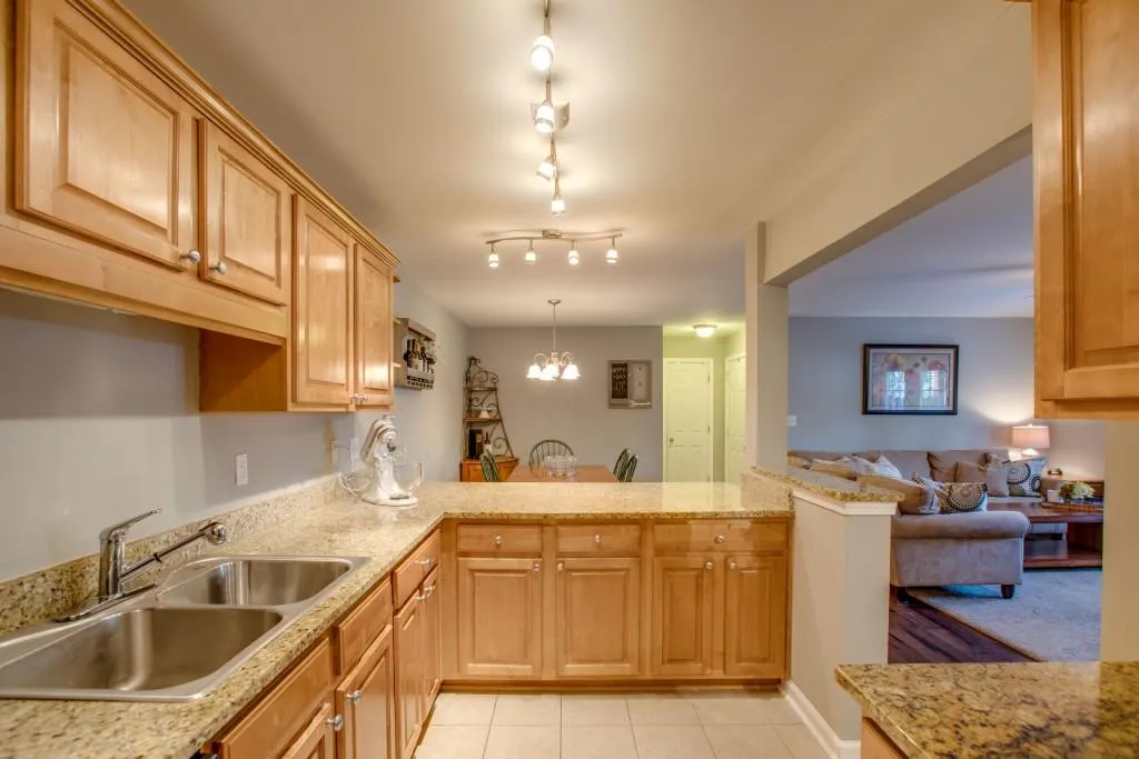 205 Brighton Point, Sandy Springs, Georgia 30328, 2 Bedrooms Bedrooms, ,2 BathroomsBathrooms,Residential,Sold,205 Brighton Point,5850882