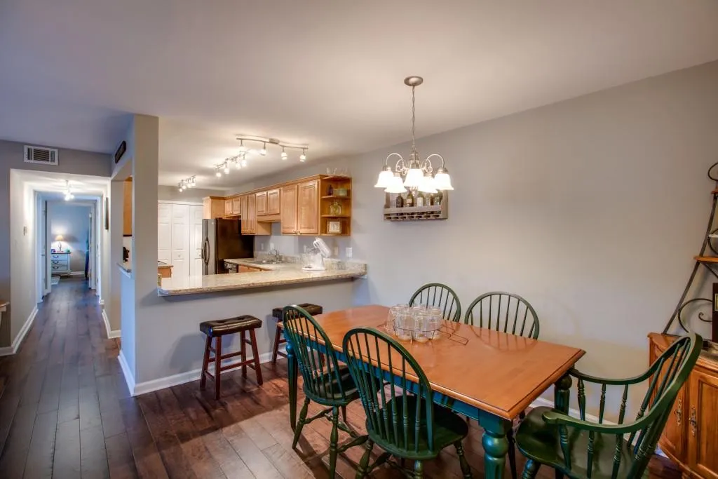 205 Brighton Point, Sandy Springs, Georgia 30328, 2 Bedrooms Bedrooms, ,2 BathroomsBathrooms,Residential,Sold,205 Brighton Point,5850882