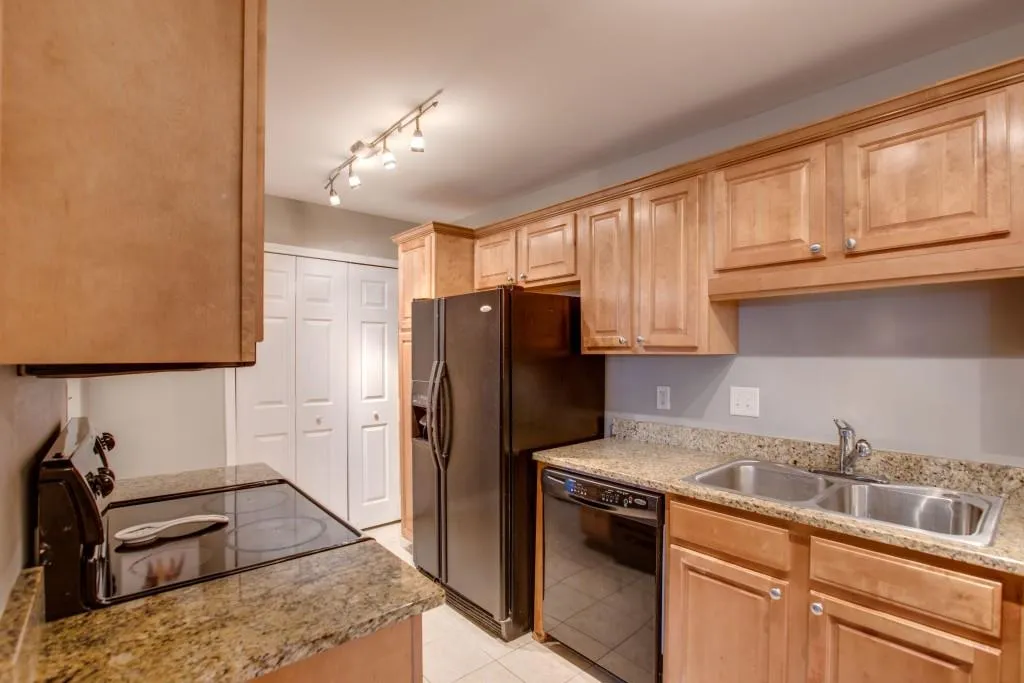 205 Brighton Point, Sandy Springs, Georgia 30328, 2 Bedrooms Bedrooms, ,2 BathroomsBathrooms,Residential,Sold,205 Brighton Point,5850882