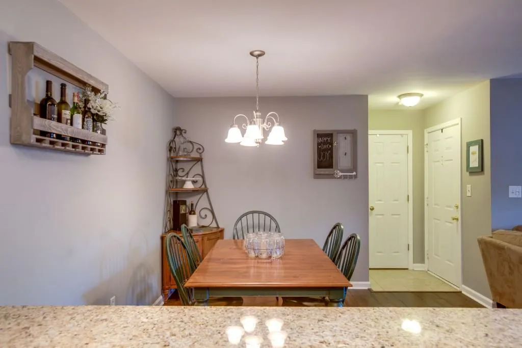 205 Brighton Point, Sandy Springs, Georgia 30328, 2 Bedrooms Bedrooms, ,2 BathroomsBathrooms,Residential,Sold,205 Brighton Point,5850882