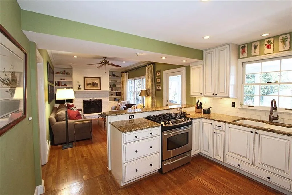 6785 Wright Road, Sandy Springs, Georgia 30328, 3 Bedrooms Bedrooms, ,3 BathroomsBathrooms,Residential,Sold,6785 Wright Road,5639257