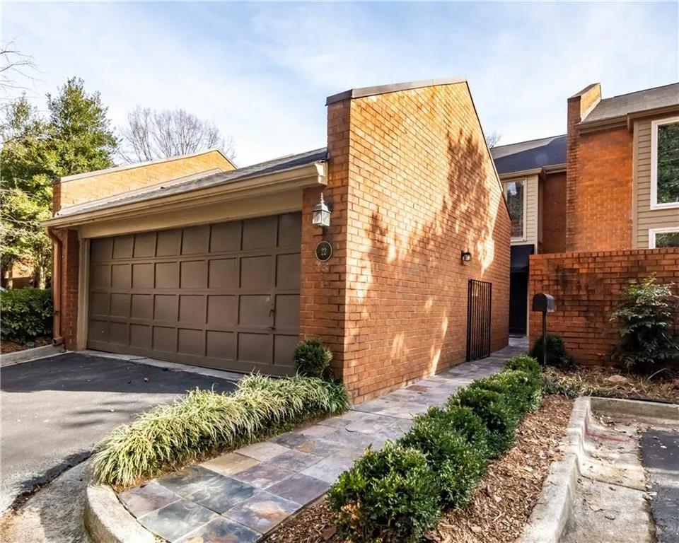 22 Willow Glen Ne Unit 22, Atlanta, Georgia 30342, 3 Bedrooms Bedrooms, ,2 BathroomsBathrooms,Residential,Sold,22 Willow Glen Ne Unit 22,6658623