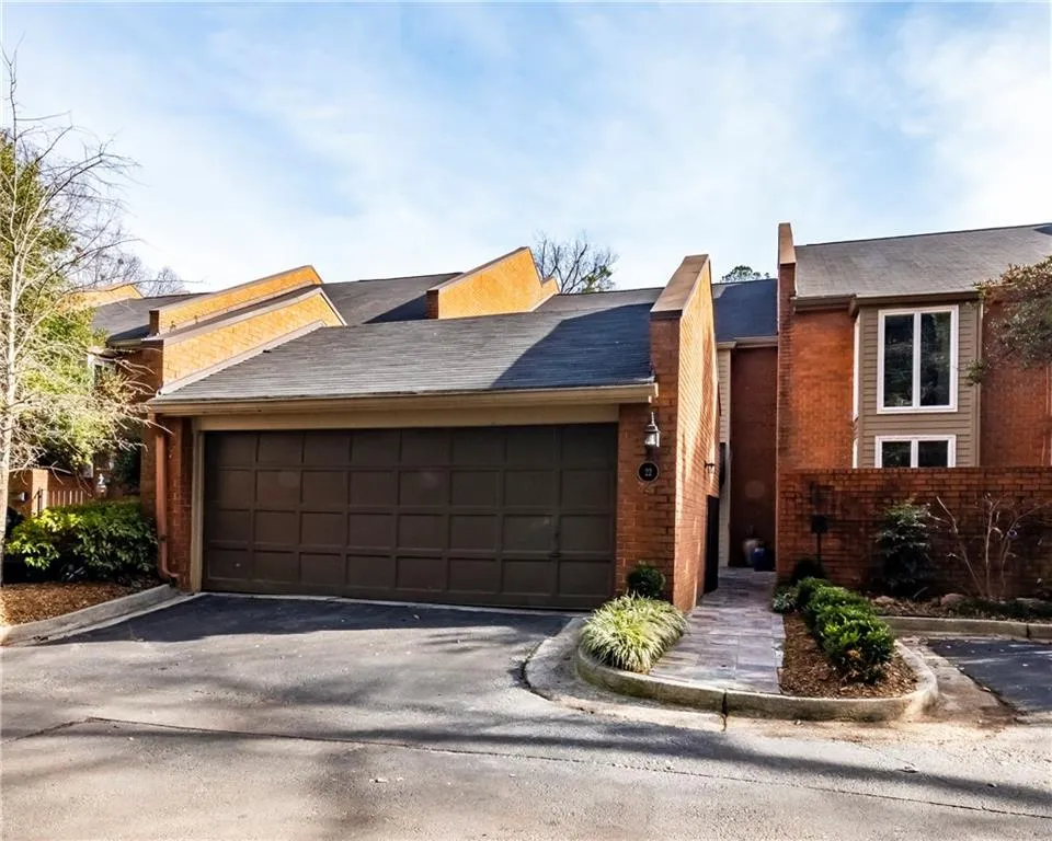 22 Willow Glen Ne Unit 22, Atlanta, Georgia 30342, 3 Bedrooms Bedrooms, ,2 BathroomsBathrooms,Residential,Sold,22 Willow Glen Ne Unit 22,6658623