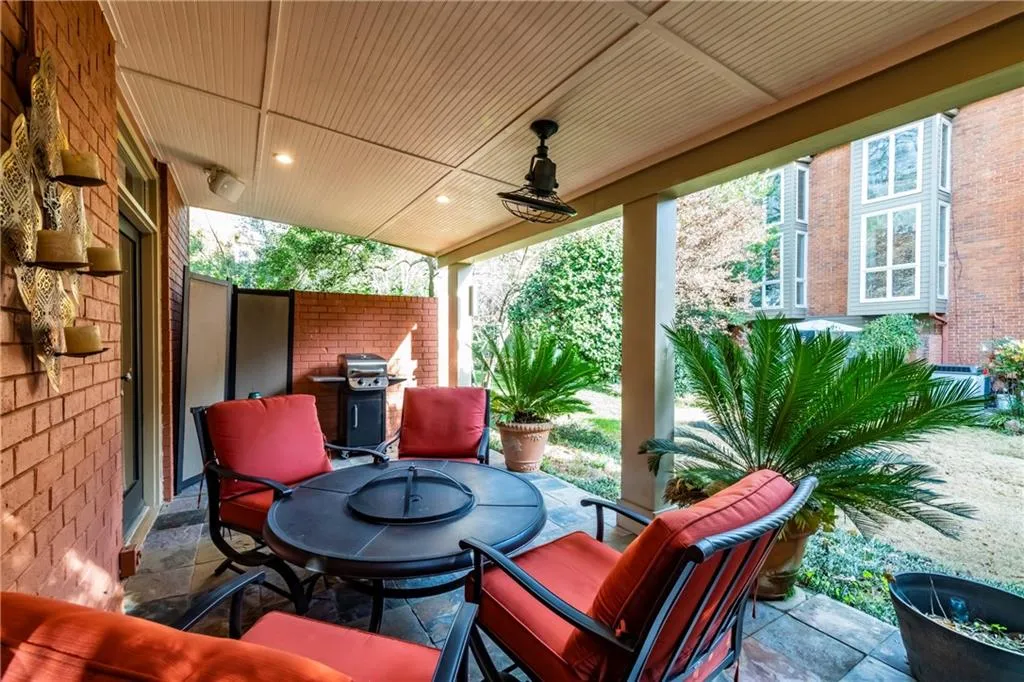 22 Willow Glen Ne Unit 22, Atlanta, Georgia 30342, 3 Bedrooms Bedrooms, ,2 BathroomsBathrooms,Residential,Sold,22 Willow Glen Ne Unit 22,6658623