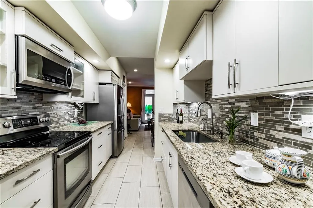 22 Willow Glen Ne Unit 22, Atlanta, Georgia 30342, 3 Bedrooms Bedrooms, ,2 BathroomsBathrooms,Residential,Sold,22 Willow Glen Ne Unit 22,6658623