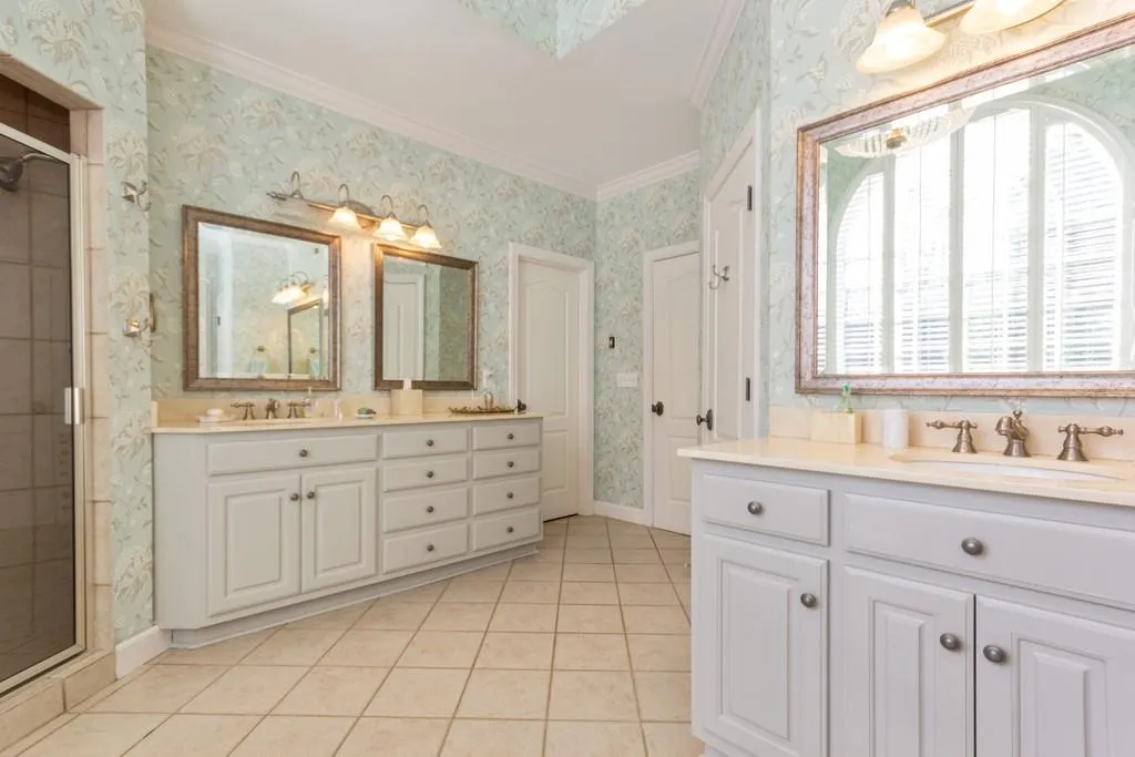 205 Woodchase Close, Sandy Springs, Georgia 30319, 4 Bedrooms Bedrooms, ,3 BathroomsBathrooms,Residential,Sold,205 Woodchase Close,6749457