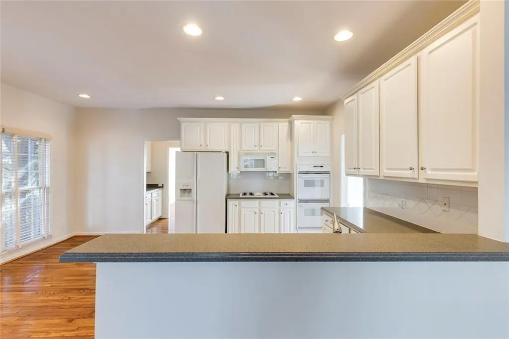 Georgia 30328, ,2 BathroomsBathrooms,Residential,Sold,7707750