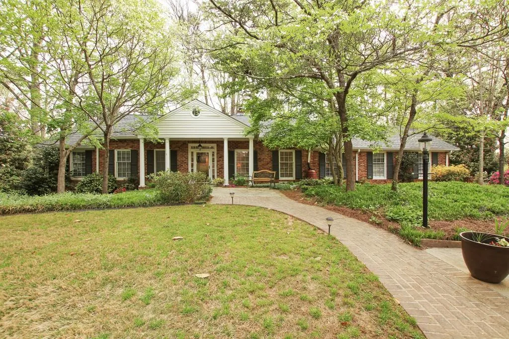 4985 Vallo Vista Court Ne, Sandy Springs, Georgia 30342, 4 Bedrooms Bedrooms, ,3 BathroomsBathrooms,Residential,Sold,4985 Vallo Vista Court Ne,5671574