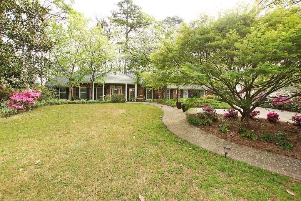 4985 Vallo Vista Court Ne, Sandy Springs, Georgia 30342, 4 Bedrooms Bedrooms, ,3 BathroomsBathrooms,Residential,Sold,4985 Vallo Vista Court Ne,5671574