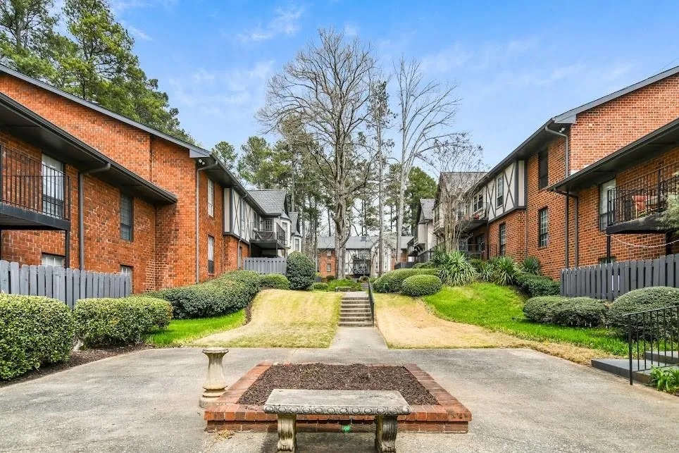 6851 Roswell Road Unit A5, Atlanta, Georgia 30328, 2 Bedrooms Bedrooms, ,2 BathroomsBathrooms,Residential,Sold,6851 Roswell Road Unit A5,7024401