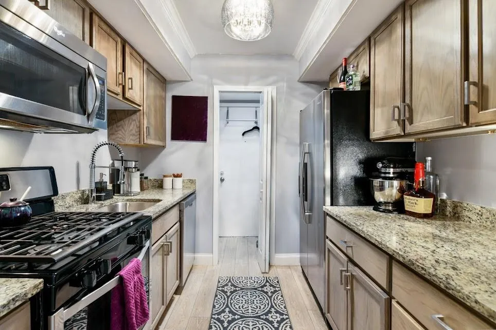 6851 Roswell Road Unit A5, Atlanta, Georgia 30328, 2 Bedrooms Bedrooms, ,2 BathroomsBathrooms,Residential,Sold,6851 Roswell Road Unit A5,7024401