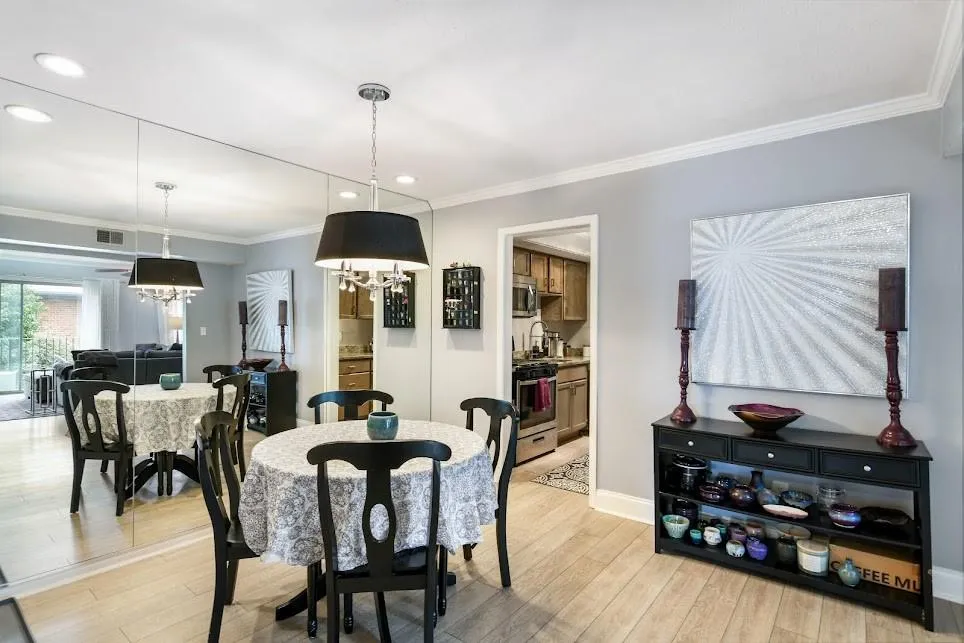 6851 Roswell Road Unit A5, Atlanta, Georgia 30328, 2 Bedrooms Bedrooms, ,2 BathroomsBathrooms,Residential,Sold,6851 Roswell Road Unit A5,7024401