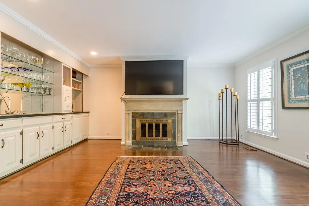 602 Dunwoody Chace Unit 602, Atlanta, Georgia 30328, 3 Bedrooms Bedrooms, ,2 BathroomsBathrooms,Residential,Sold,602 Dunwoody Chace Unit 602,6538749