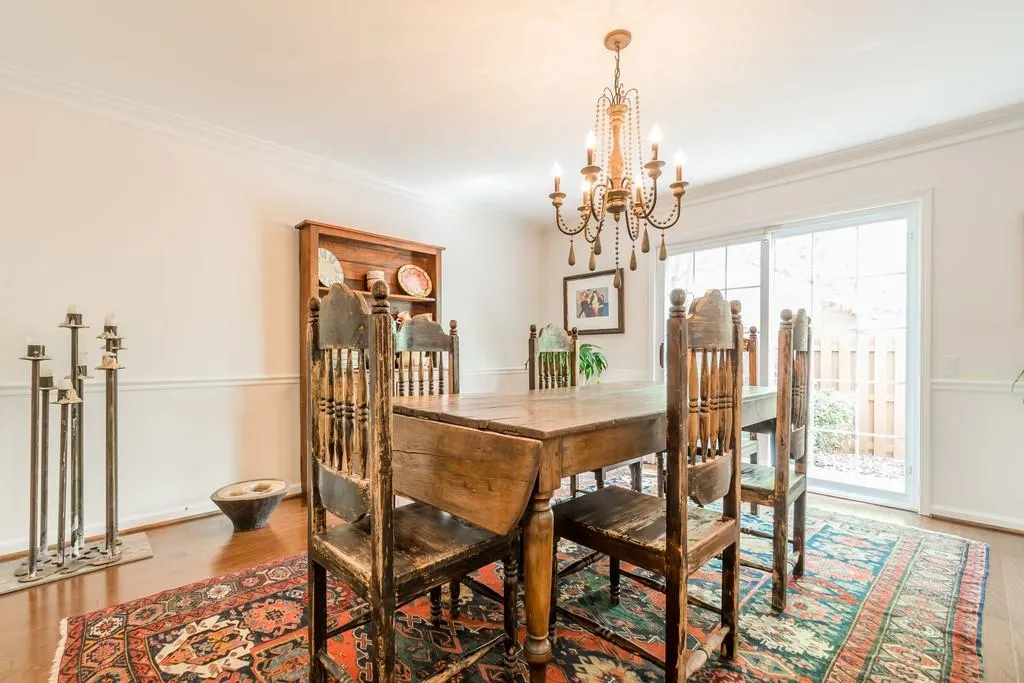602 Dunwoody Chace Unit 602, Atlanta, Georgia 30328, 3 Bedrooms Bedrooms, ,2 BathroomsBathrooms,Residential,Sold,602 Dunwoody Chace Unit 602,6538749