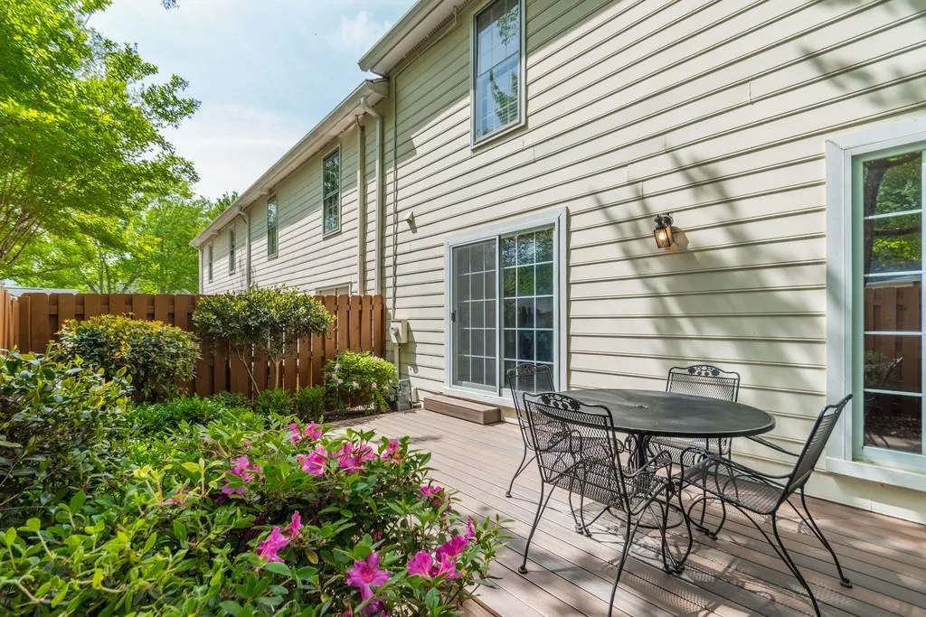602 Dunwoody Chace Unit 602, Atlanta, Georgia 30328, 3 Bedrooms Bedrooms, ,2 BathroomsBathrooms,Residential,Sold,602 Dunwoody Chace Unit 602,6538749