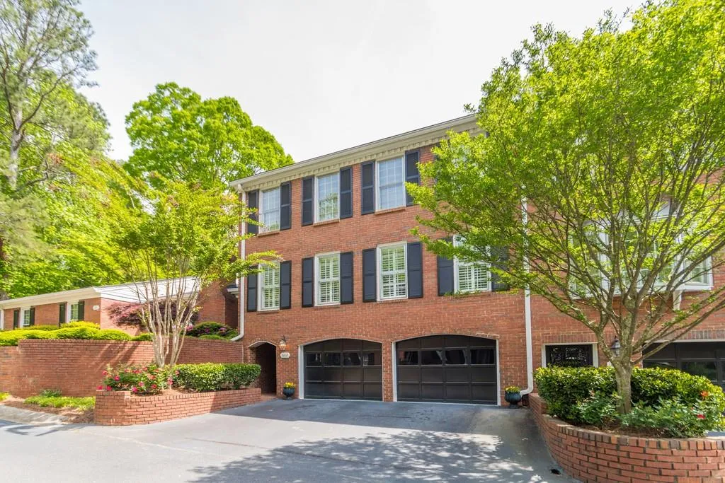 602 Dunwoody Chace Unit 602, Atlanta, Georgia 30328, 3 Bedrooms Bedrooms, ,2 BathroomsBathrooms,Residential,Sold,602 Dunwoody Chace Unit 602,6538749