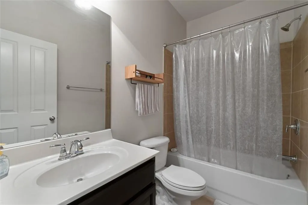 1222 Lavista Circle Ne, Atlanta, Georgia 30324, 3 Bedrooms Bedrooms, ,3 BathroomsBathrooms,Residential,For Sale,1222 Lavista Circle Ne,7661278