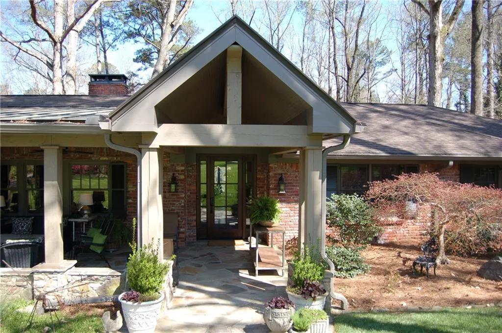 1051 Somerset Drive Nw, Atlanta, Georgia 30327, 4 Bedrooms Bedrooms, ,3 BathroomsBathrooms,Residential,Sold,1051 Somerset Drive Nw,5994324