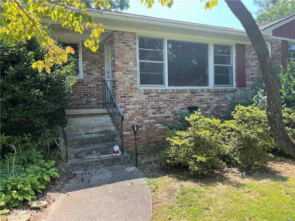 125 Cromwell Road, Sandy Springs, Georgia 30328, 3 Bedrooms Bedrooms, ,2 BathroomsBathrooms,Residential,Sold,125 Cromwell Road,6930093