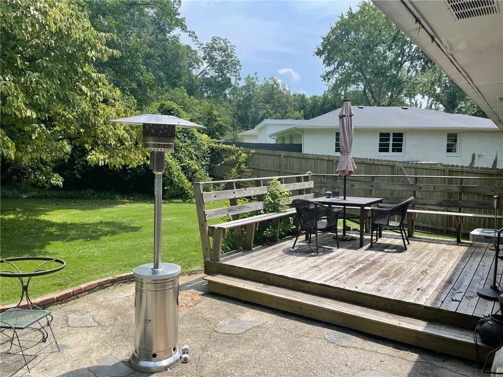 125 Cromwell Road, Sandy Springs, Georgia 30328, 3 Bedrooms Bedrooms, ,2 BathroomsBathrooms,Residential,Sold,125 Cromwell Road,6930093