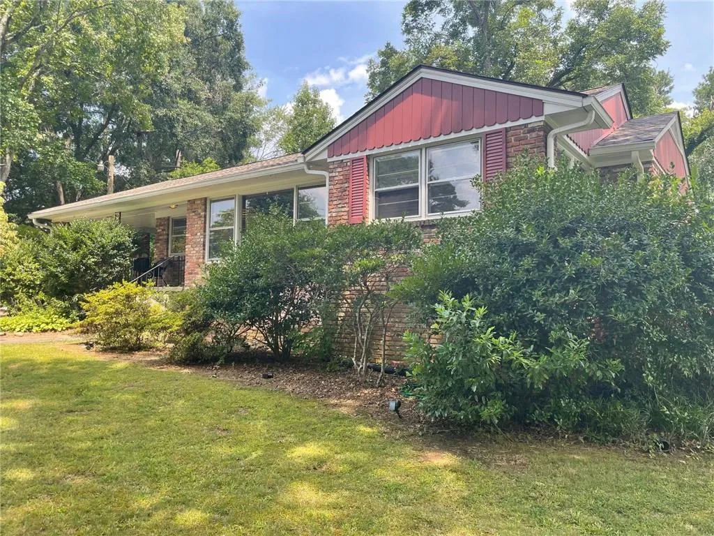 125 Cromwell Road, Sandy Springs, Georgia 30328, 3 Bedrooms Bedrooms, ,2 BathroomsBathrooms,Residential,Sold,125 Cromwell Road,6930093