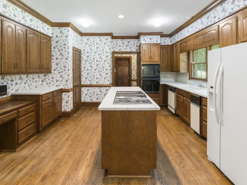 7535 Bridgegate Court, Sandy Springs, Georgia 30350, 4 Bedrooms Bedrooms, ,3 BathroomsBathrooms,Residential,Sold,7535 Bridgegate Court,6938466