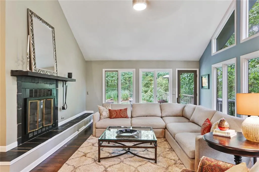 110 River North Drive, Sandy Springs, Georgia 30328, 4 Bedrooms Bedrooms, ,4 BathroomsBathrooms,Residential,Sold,110 River North Drive,6686824