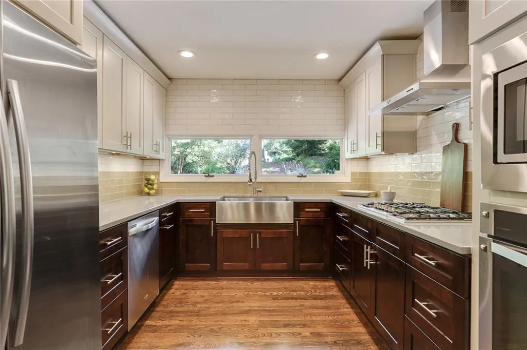 110 River North Drive, Sandy Springs, Georgia 30328, 4 Bedrooms Bedrooms, ,4 BathroomsBathrooms,Residential,Sold,110 River North Drive,6686824