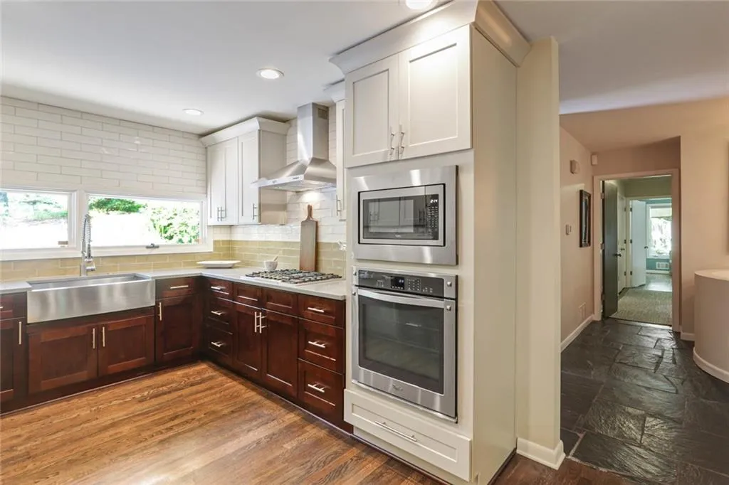 110 River North Drive, Sandy Springs, Georgia 30328, 4 Bedrooms Bedrooms, ,4 BathroomsBathrooms,Residential,Sold,110 River North Drive,6686824