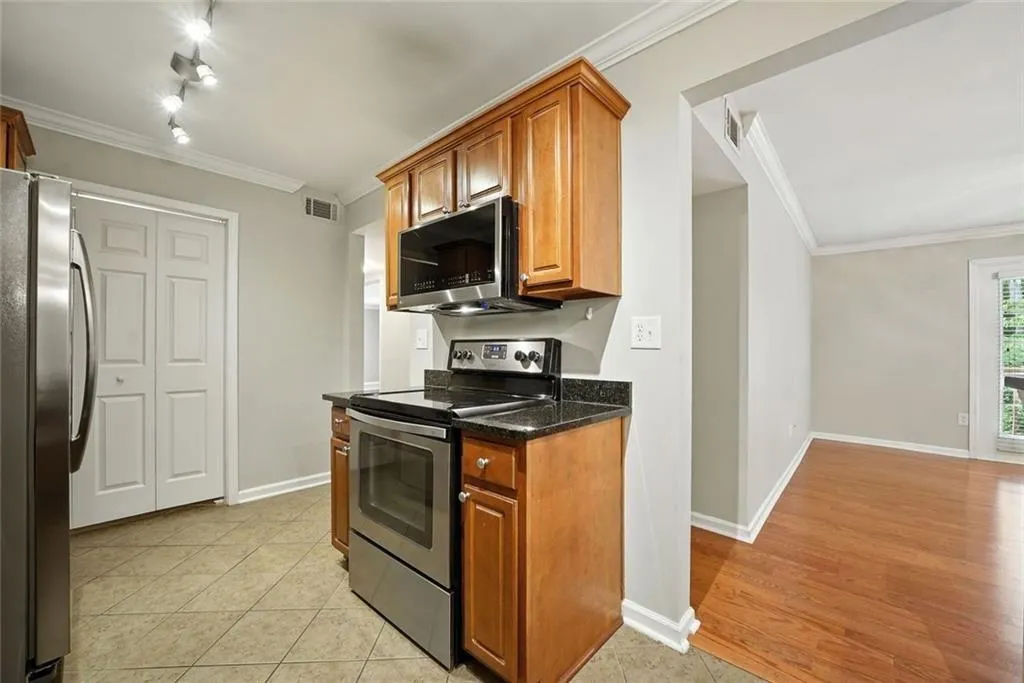 1804 Brighton Point, Atlanta, Georgia 30328, 2 Bedrooms Bedrooms, ,2 BathroomsBathrooms,Residential,For Sale,1804 Brighton Point,7641006