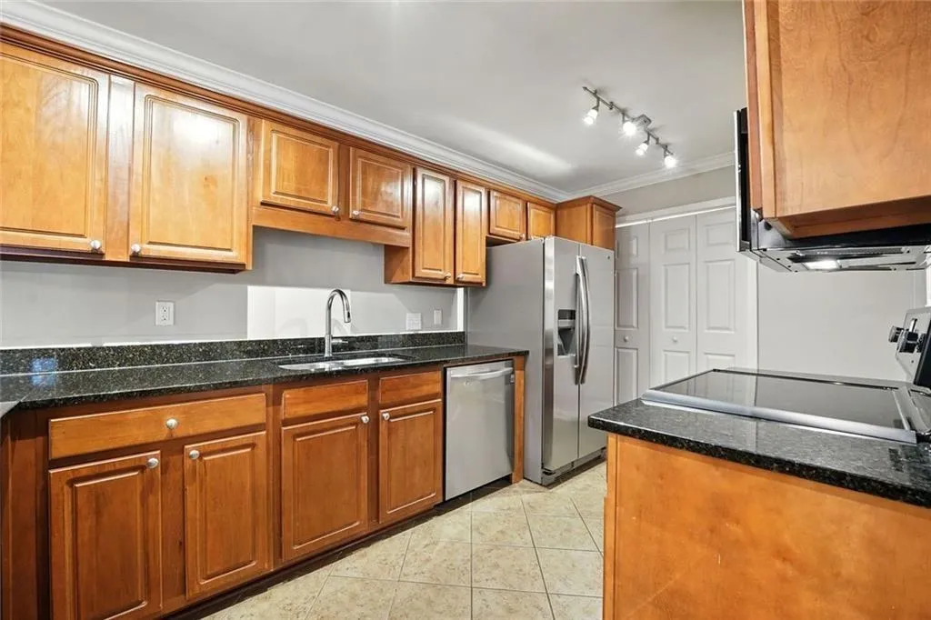 1804 Brighton Point, Atlanta, Georgia 30328, 2 Bedrooms Bedrooms, ,2 BathroomsBathrooms,Residential,For Sale,1804 Brighton Point,7641006
