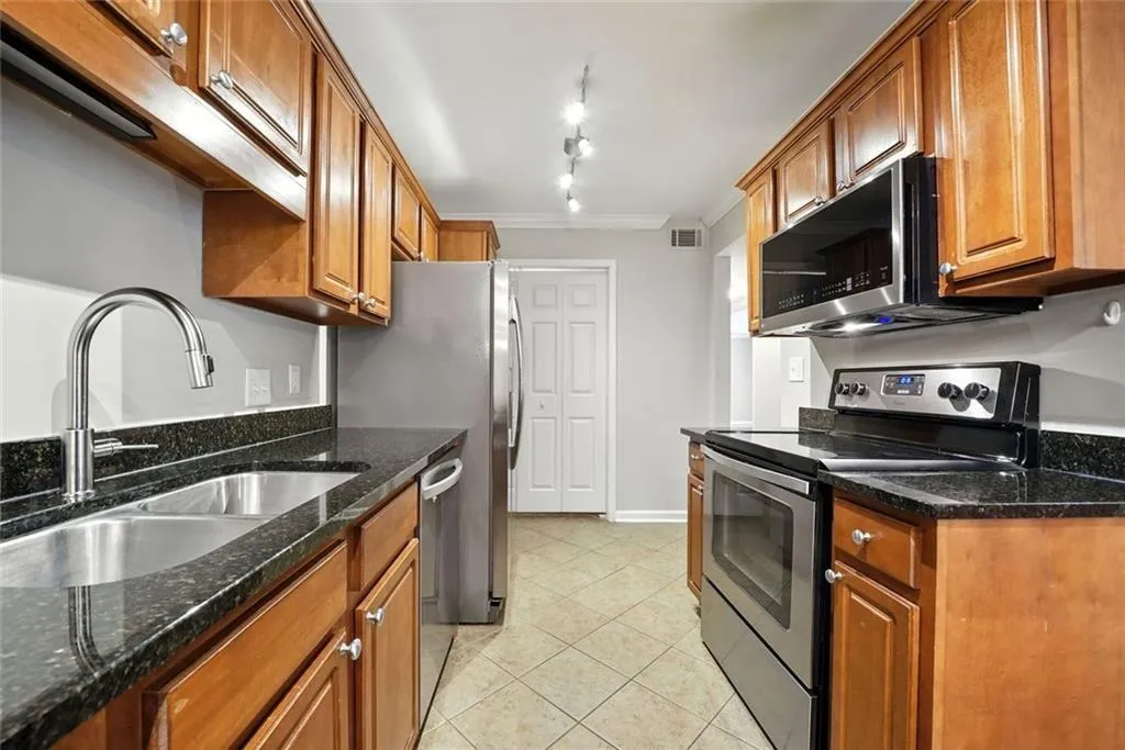 1804 Brighton Point, Atlanta, Georgia 30328, 2 Bedrooms Bedrooms, ,2 BathroomsBathrooms,Residential,For Sale,1804 Brighton Point,7641006