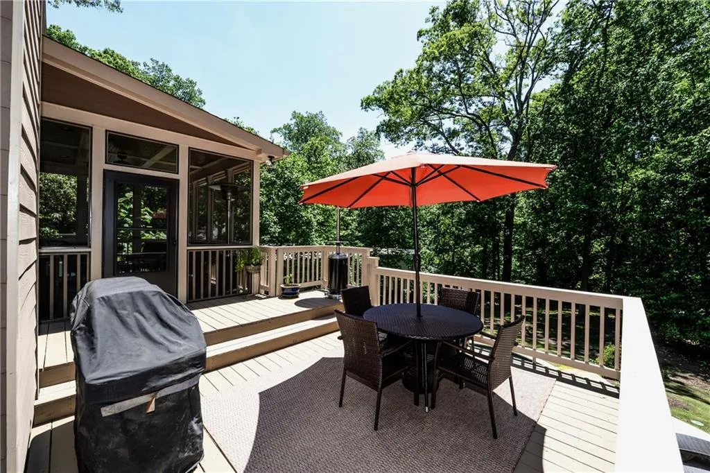 525 Forest Hills Drive, Atlanta, Georgia 30342, 5 Bedrooms Bedrooms, ,4 BathroomsBathrooms,Residential,Sold,525 Forest Hills Drive,5850471