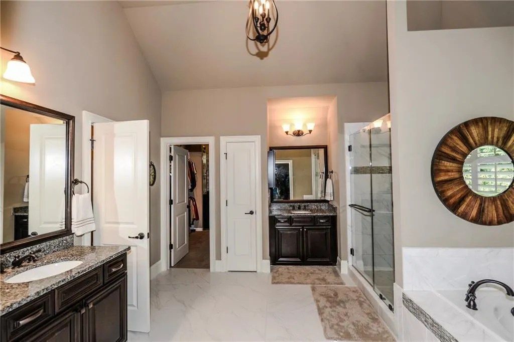 525 Forest Hills Drive, Atlanta, Georgia 30342, 5 Bedrooms Bedrooms, ,4 BathroomsBathrooms,Residential,Sold,525 Forest Hills Drive,5850471